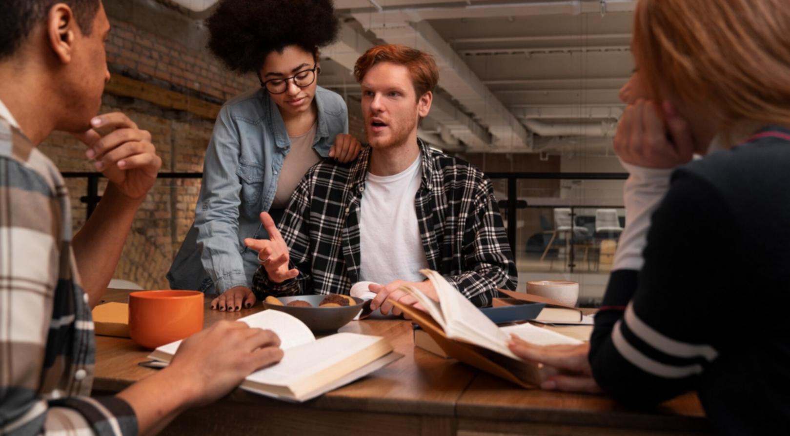 Proceso de análisis financiero personalizado con revisión de patrones de gasto reales